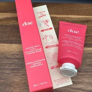 Dae Cactus Fruit 3-in-1 Styling Cream - Red